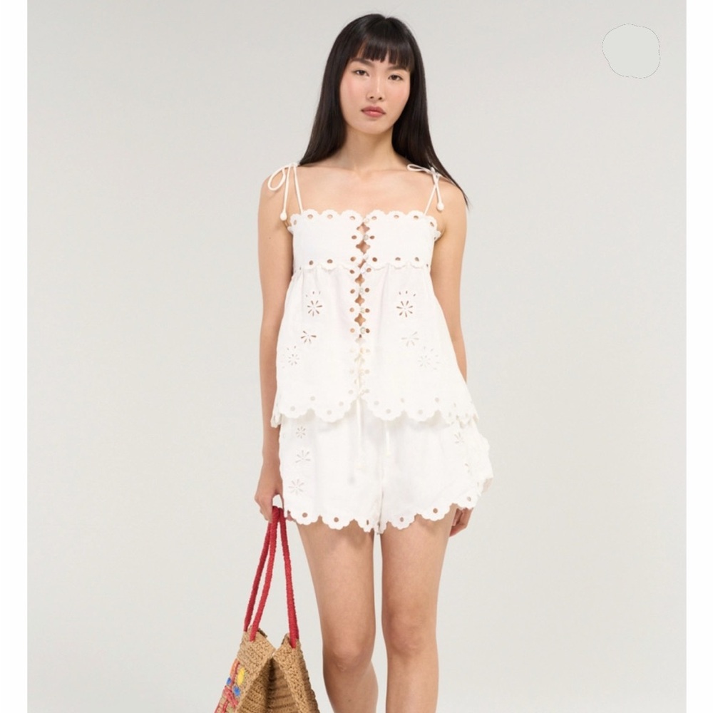 Farm Rio Off-White Flowers Richelieu Sleeveless Blouse. Never worn!